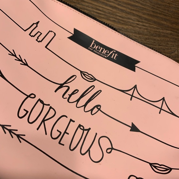 LIMITED EDITION Benefit Cos. Makeup bag - Picture 5 of 5